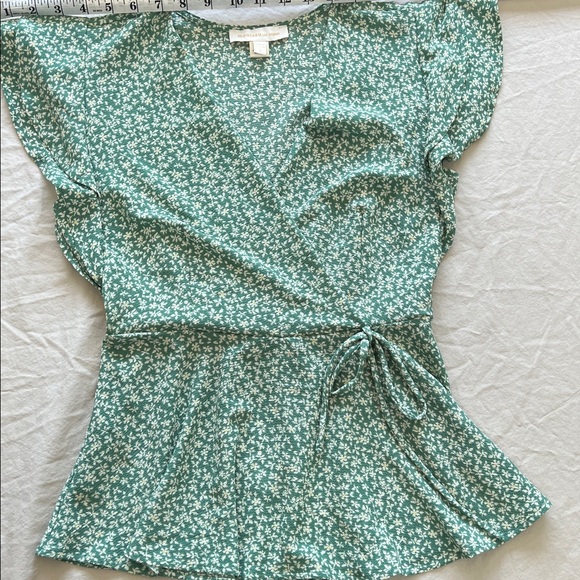 Green calico wrap v neck babydoll ruffled sleeve top small Monteau Los Angeles - Picture 8 of 10